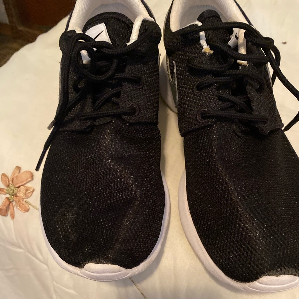 Nike roshe shoes